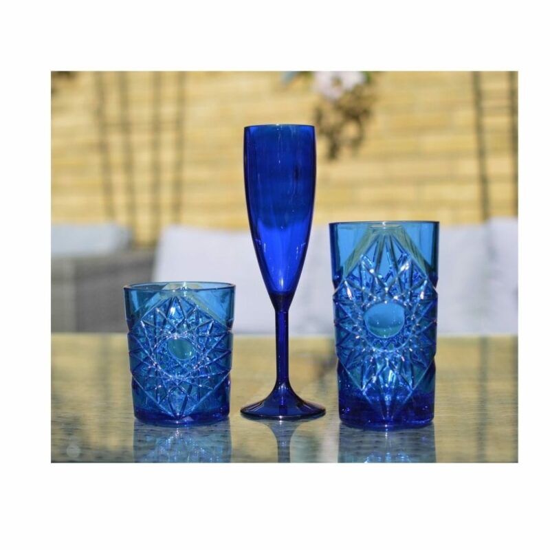 blue_champagne_flutes